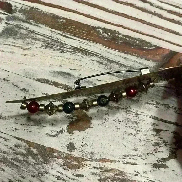 Brass and Bead Brooch - Picture 3 of 6